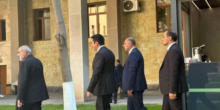 Նիկոլ Փաշինյանը ՝ ԱԺ-ի նորաբաց սրճարանում