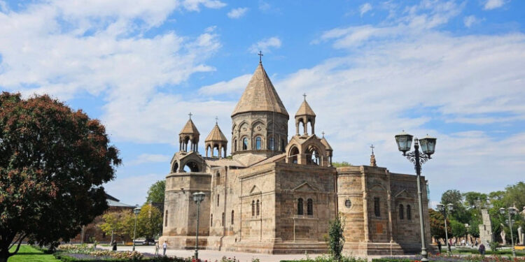 Մայր Աթոռը հրապարակել է Մյուռոնօրհնեքի և Մայր Տաճարի վերաօծման արարողությունների ժամանակացույցը