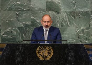 Հայաստանի ու Արցախի հազարավոր խնդիրների մասին խոսելու փոխարեն, Փաշինյանը գովազդել է իր կուսակցությունն ու կարգախոսը. «Հրապարակ»