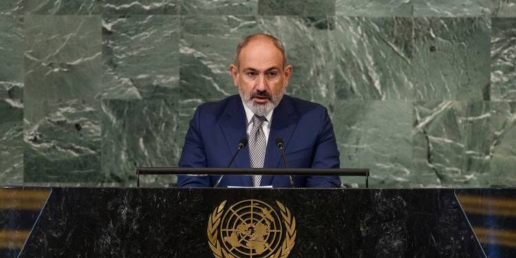 Հայաստանի ու Արցախի հազարավոր խնդիրների մասին խոսելու փոխարեն, Փաշինյանը գովազդել է իր կուսակցությունն ու կարգախոսը. «Հրապարակ»