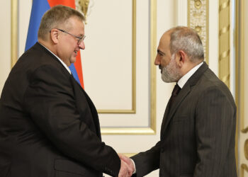 Փաշինյանն ընդունել է Ալեքսեյ Օվերչուկին