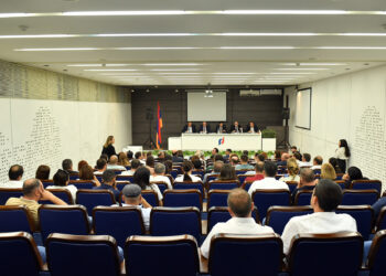 ՊԵԿ նախագահը հանդիպել է տնտեսվարողների հետ․ քննարկվել են հսկիչ նշանների ներդրման հետ կապված հարցեր