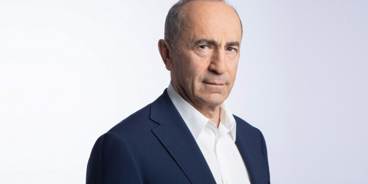 Ռոբերտ Քոչարյանը դատական նիստի վերաբերյալ ծանուցում չի ստացել․ նա արտերկրում է