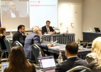 Որոշեցին պահպանել «կայուն մեծամասնություն» սահմանադրական նորմը, թեև Փաշինյանը խոստացել էր հրաժարվել դրանից. «Հրապարակ»