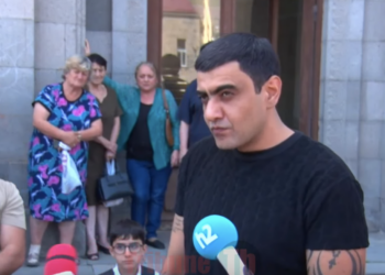 Բազմոցին նստել և գրառումներ անելը ամենահեշտ գործն է. Առուշ Առուշանյանն արձագանքում է իրեն քննադատողներին