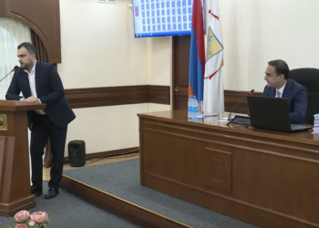 «Պարո՛ն Երիցյան, Դուք իրավական հանձնաժողովի 7 նիստից 6-ը բացակայել եք». Ավինյանը՝ ավագանու անդամին մանդատից զրկելու մասին