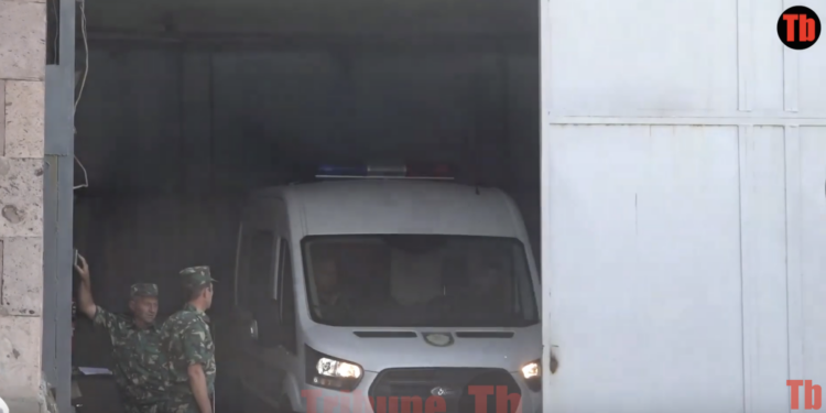 Արմեն Աշոտյանը դուրս եկավ կալանավայրից. տեսանյութ