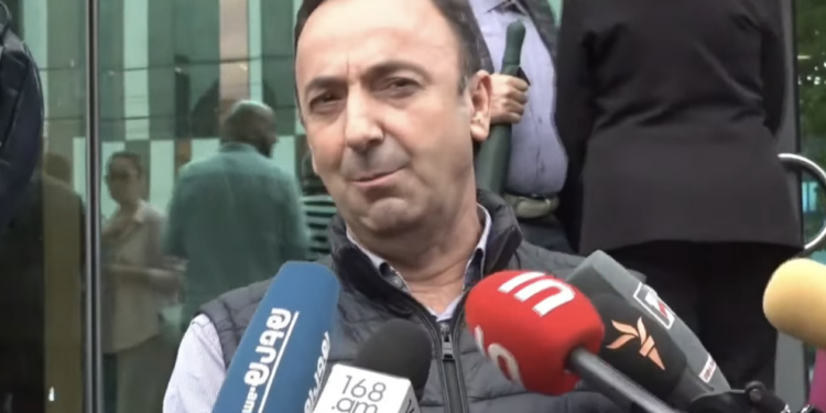 Հրայր Թովմասյանը մեղավոր ճանաչվեց 2 դրվագով, բայց ազատվեց քրեական պատասխանատվությունից