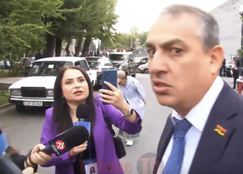 Լսի գնա՛ ստուց, դու խղճի մասին խոսա, ա՛յ օտարերկրյա ագենտ. Արմեն Խարատրյանը՝ լրագրողին. տեսանյութ