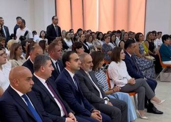 Նիկոլ Փաշինյանը տիկնոջ հետ այցելել է «Հերացի» ավագ դպրոց