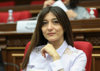 Արփի Դավոյանն իրեն արդեն նախարարից հինգ պակաս է զգում. «Հրապարակ»