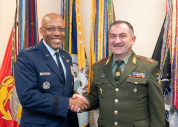 ԱՄՆ-ը կշարունակի իր աջակցությունը ՀՀ ԶՈՒ կերպափոխման և բարեփոխումների ընթացքին. ԶՈՒ ԳՇ պետը հանդիպել է ԱՄՆ ԶՈՒ շտաբների պետերի միացյալ կոմիտեի նախագահին