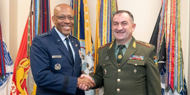 ԱՄՆ-ը կշարունակի իր աջակցությունը ՀՀ ԶՈՒ կերպափոխման և բարեփոխումների ընթացքին. ԶՈՒ ԳՇ պետը հանդիպել է ԱՄՆ ԶՈՒ շտաբների պետերի միացյալ կոմիտեի նախագահին