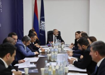 Փաշինյանը դեմոկրատիա է խաղում. «Հրապարակ»