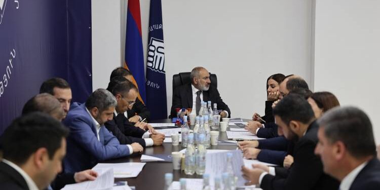 Փաշինյանը դեմոկրատիա է խաղում. «Հրապարակ»