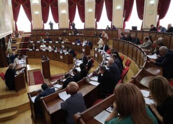 Գյումրու ճակատագրին ուրիշներն էլ կարժանան. «Հրապարակ»