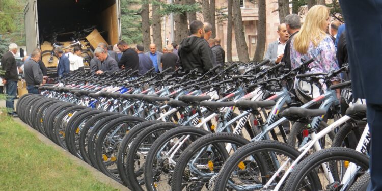 Հանրակրթական դպրոցներին հեծանիվների մատակարարումը շարունակվում է. ԿԳՄՍՆ