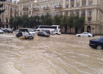 Առատ տեղումներ Բաքվում. հեղեղվել են փողոցներն ու ճանապարհները