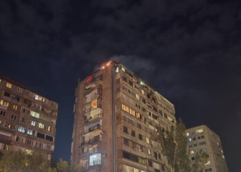 Երվանդ Քոչարի շենքերից մեկի տանիքում հրդեհ է բռնկվել