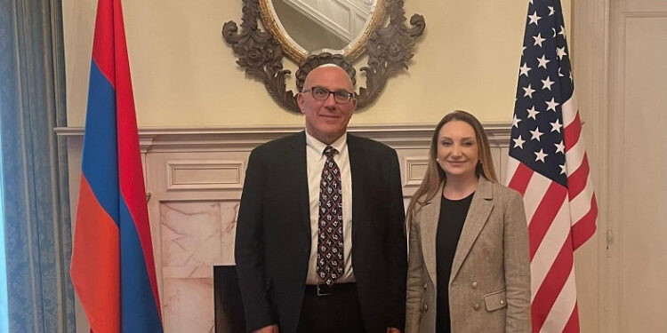 Դեսպան Մակունցը պատրաստակամություն է հայտնել աջակցելու ամերիկյան բուհերի և Հայաստանի Ամերիկյան համալսարանի միջև կապերի ստեղծմանն ու համագործակցության ամրապնդմանը