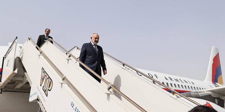 Փաշինյանը աշխատանքային այցով մեկնել է Ֆրանսիա