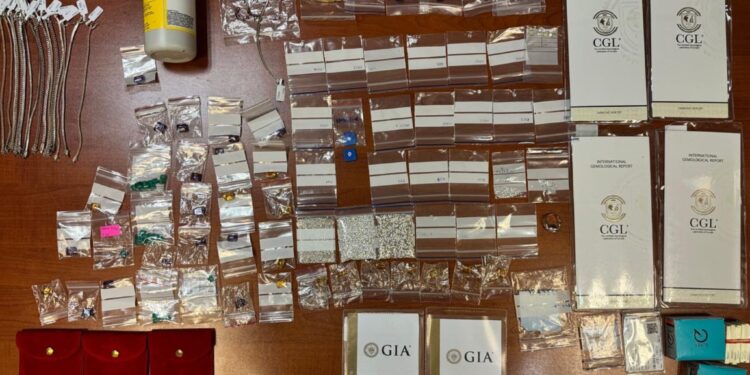 ՊԵԿ-ը կանխել է անօրինական ճանապարհով ադամանդանման թանկարժեք քարերի և ոսկենման զարդերի ներմուծման փորձը