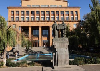 Բողոքում են ԵՊՀ-ից հեռացված դասախոսները. ՈւՂԻՂ