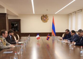ՀՀ ՊՆ ղեկավարը ու Ֆրանսիայի դեսպանը քննարկել են պաշտպանության բնագավառում համագործակցությանն առնչվող հարցեր