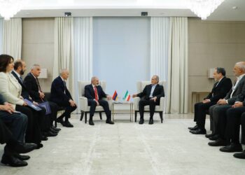 Իրանը ցանկանում է զարգացնել հարաբերությունները Հայաստանի հետ. Կազանում հանդիպել են Փաշինյան ու Փեզեշքիանը