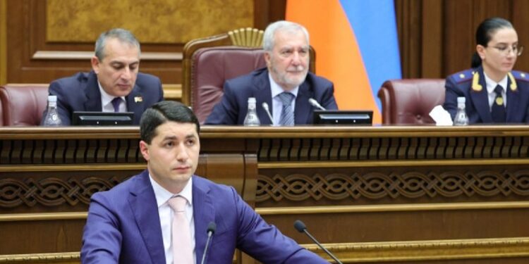 Ինչո՞ւ էին ուժայինները պասիվ ԱԺ վիճաբանության ժամանակ և ո՞ւր էր Անդրանիկ Քոչարյանի ընկերը․ «Ժողովուրդ»