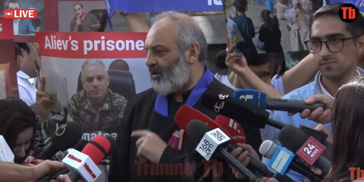 Ընդդիմադիր կոչվածները թող հանդարտվեն, իրենց պատճառով է, որ ես փողոցում եմ. Բագրատ սրբազան. տեսանյութ