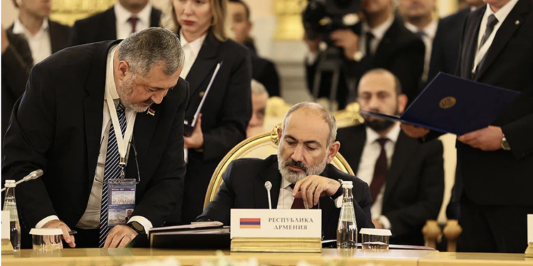 Գաղտնի հանդիպում Մոսկվայում և ստվերային գործընթացներ. «Հրապարակ»