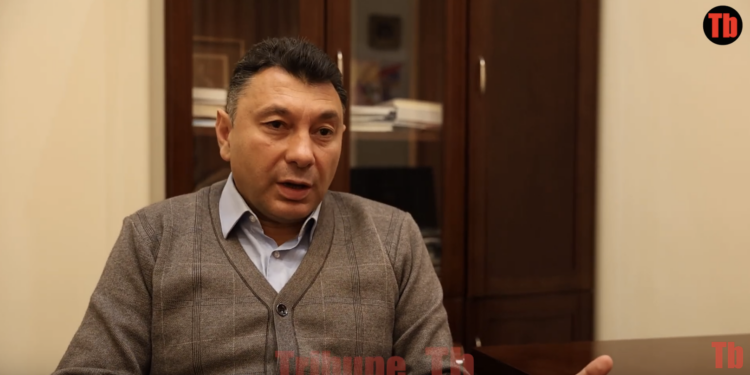 Բանակում զոհեր ենք ունենում, Նիկոլը հեծանիվ ա քշում, թիմը կերուխում ա անում. Շարմազանով. տեսանյութ