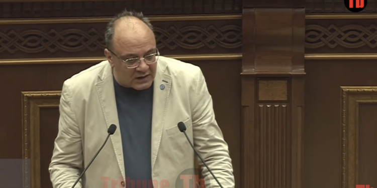 Փաշինյանի շփոթը. Սահմանադրական կարգը տապալելը պոզով-պոչո՞վ է լինում. Բեքարյան. տեսանյութ