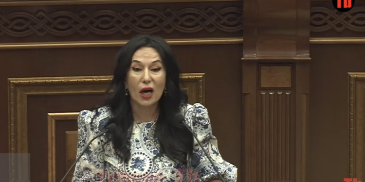 Կեցցե՛ն մեր երեխաները, որ չեն ապրելու դուխով տրյապկա դարձվող Հայաստանում. Նաիրա Զոհրաբյան. տեսանյութ