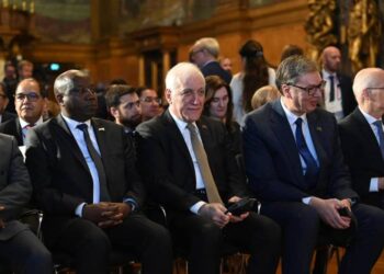 «Դեկորատիվ» նախագահի վոյաժների արդյունավետությունը զրո է. «Հրապարակ»