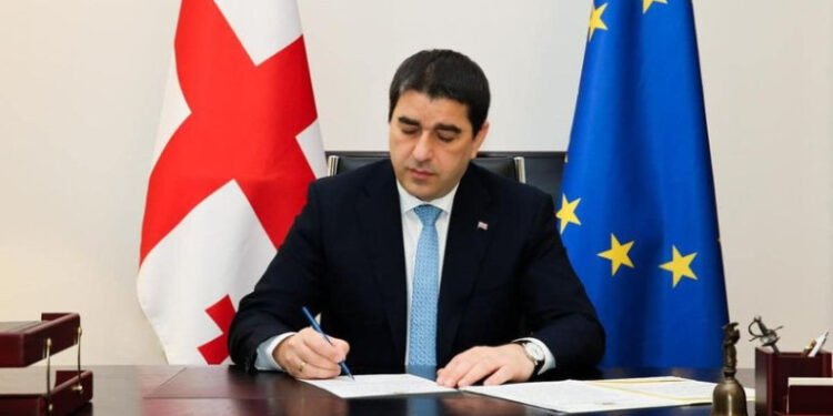 Վրաստանի խորհրդարանի նախագահը ստորագրել է ԼԳԲՏ քարոզչությունն արգելող օրենքը