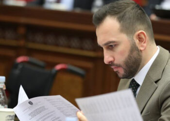 «Թավշյա հեղափոխության» թեժ օրերին ՔՊ խմբակցության ղեկավար Հայկ Կոնջորյանը բեռնատար մեքենա է գնել. «Ժողովուրդ»