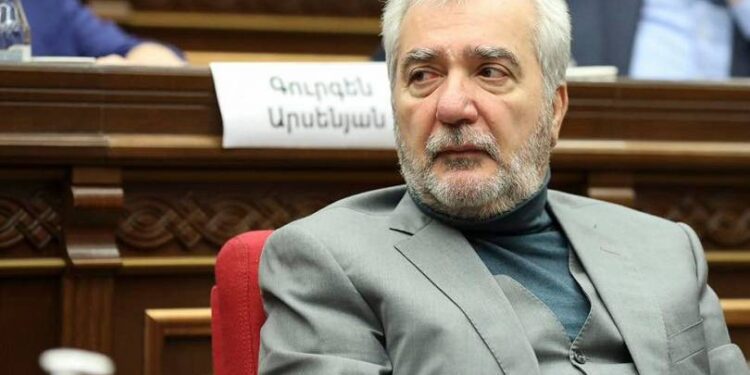 Անդրանիկ Քոչարյանի պաշտոնանկության հարցը բարձրացնողների խումբը մեծանում է. «Ժողովուրդ»