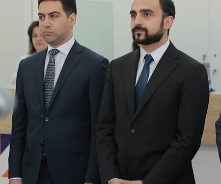 Ռուստամ Բադասյանը մտերիմների հետ մինչև ուշ գիշեր քննարկել է շոկային հաղորդագրությունը. «Հրապարակ»