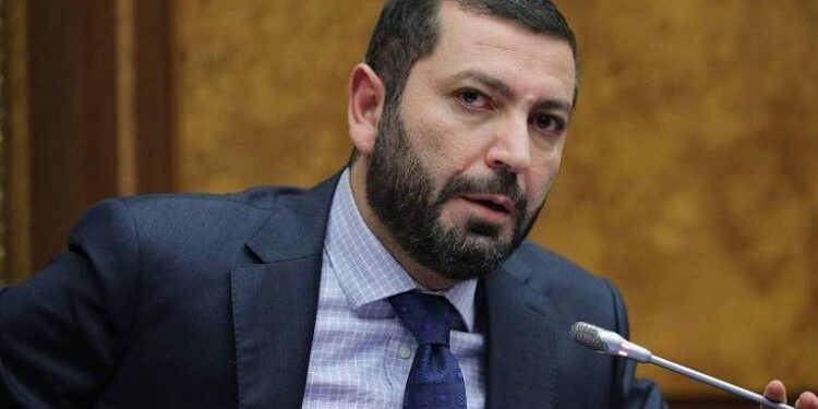 «Գալիս է գողականների հարկի տակ մարդու իրավունքների բողոքները լսի». կապանցիները՝ ԱԺ մշտական հանձնաժողովի միջոցառման մասին. «Հրապարակ»