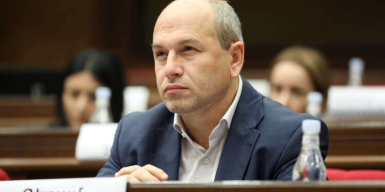 Ընդդիմադիր պատգամավորին էլ  «կխնդրեն» մանդատը վայր դնել. «Հրապարակ»