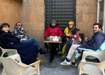 6 օր է՝ «Գոյ» թատրոնի աշխատակիցները նստացույց են անում թատրոնի մուտքի մոտ