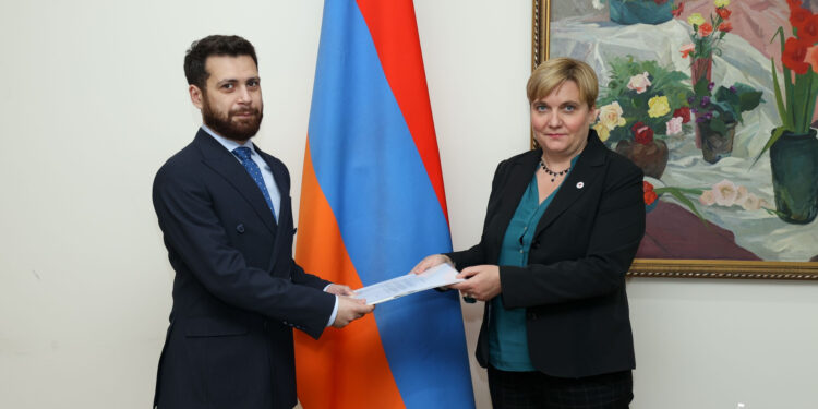 ՀՀ-ում ԿԽՄԿ պատվիրակության նորանշանակ ղեկավարն իր հավատարմագրերի պատճենն է հանձնել ՀՀ ԱԳ նախարարի տեղակալին