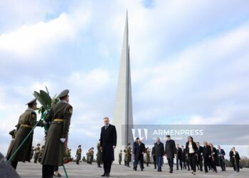 Լեհաստանի նախագահը հարգանքի տուրք է մատուցել Հայոց ցեղասպանության զոհերի հիշատակին