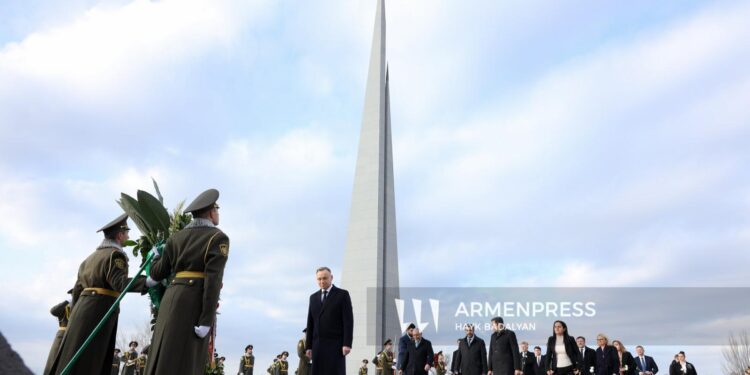 Լեհաստանի նախագահը հարգանքի տուրք է մատուցել Հայոց ցեղասպանության զոհերի հիշատակին