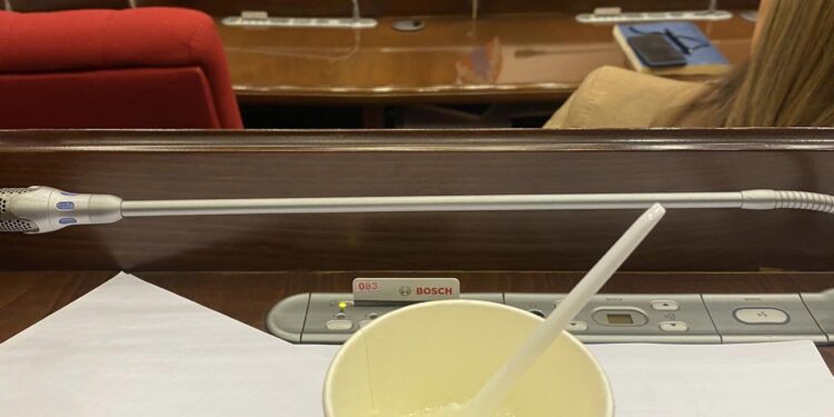 Գեղամ Մանուկյանը Փաշինյանի ելույթի ժամանակ մածուն է կերել. «Հրապարակ»