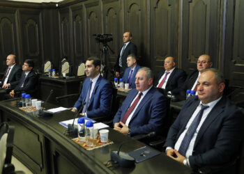 Մարզպետներն իրար են անցել, հավաքել են համայնքների ղեկավարներին․ «Հրապարակ»