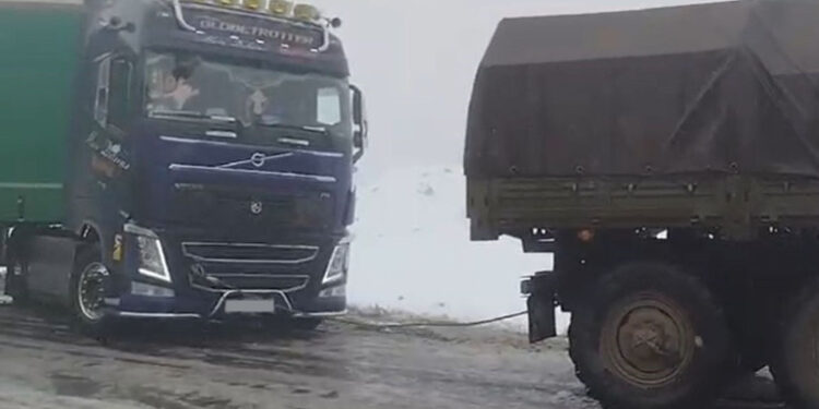 Փրկարարներն արգելափակումից դուրս են բերել 7 բեռնատար