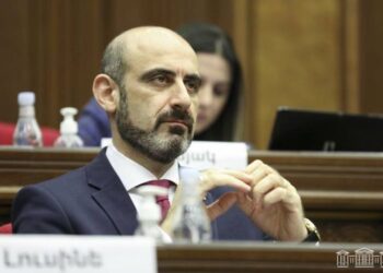 Զեյնալյանը վերջին փորձերն է անում Փաշինյանի բարեհաճությանն արժանանալու համար. «Հրապարակ»